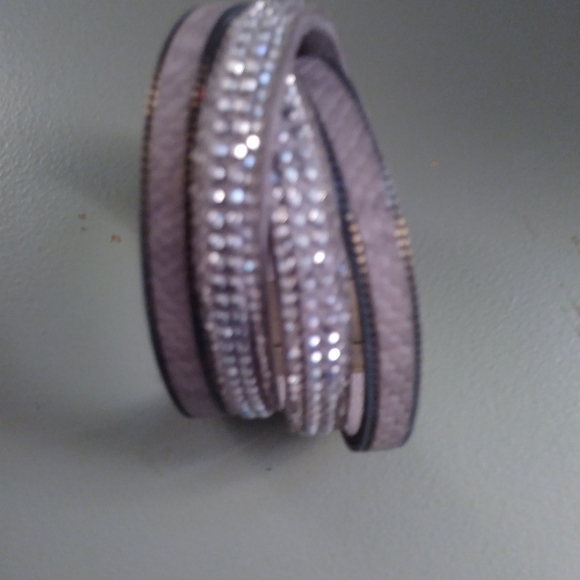 Bracelets - Picture 7 of 12